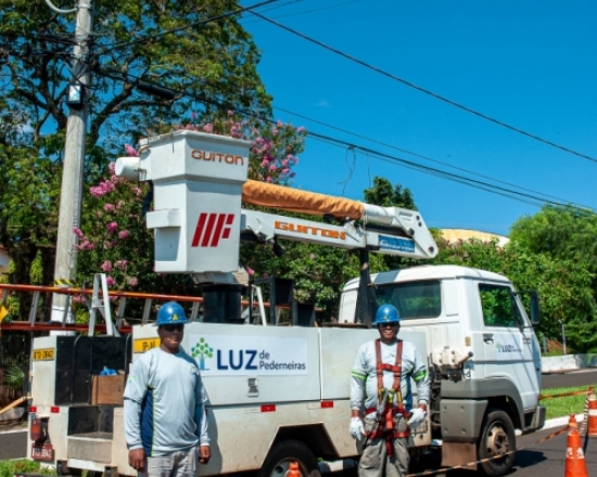 caminhão ao trabalho